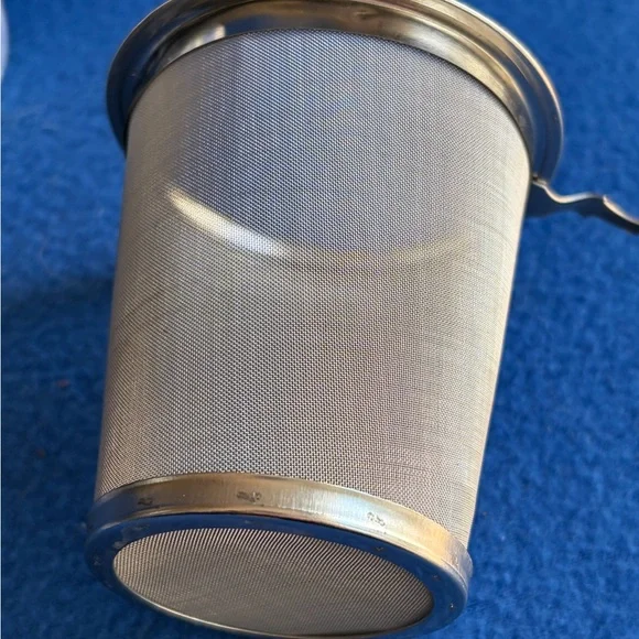 Ashen Blue Iris Floral Tea Mug with Lid & Strainer Rare Find. - Picture 9 of 13